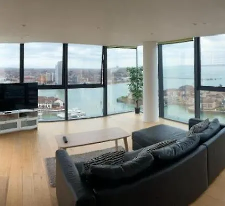 Stunning 3-Bed 3-Bath Apartment In Southampton Exterior foto