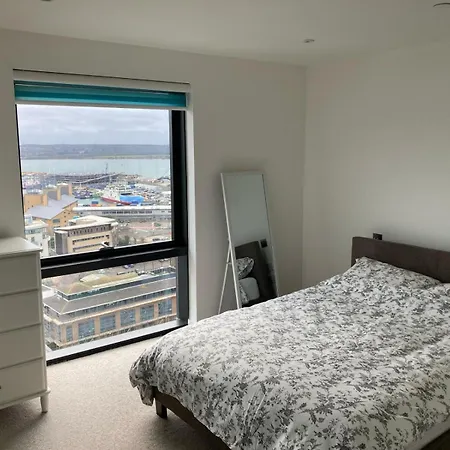 Stunning 3-Bed 3-Bath Apartment In Southampton Exterior foto