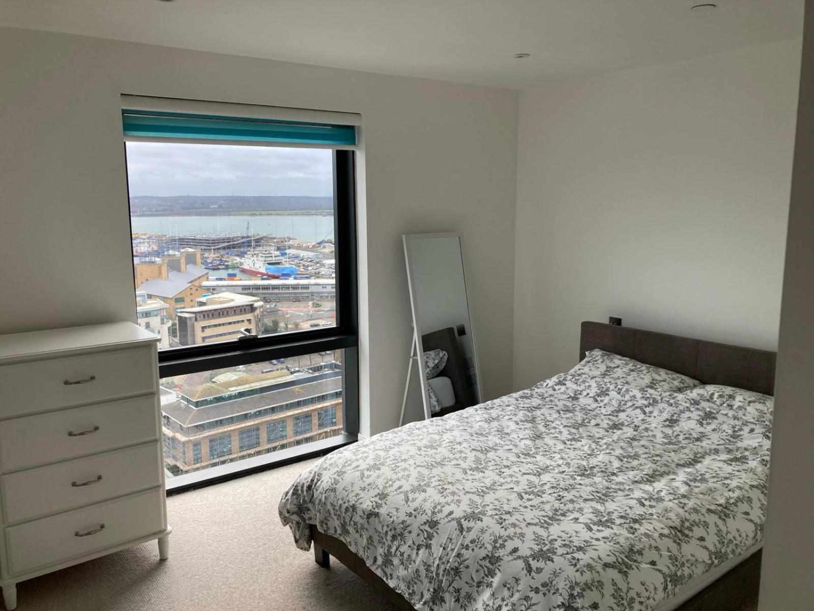 Stunning 3-bed 3-bath In *
