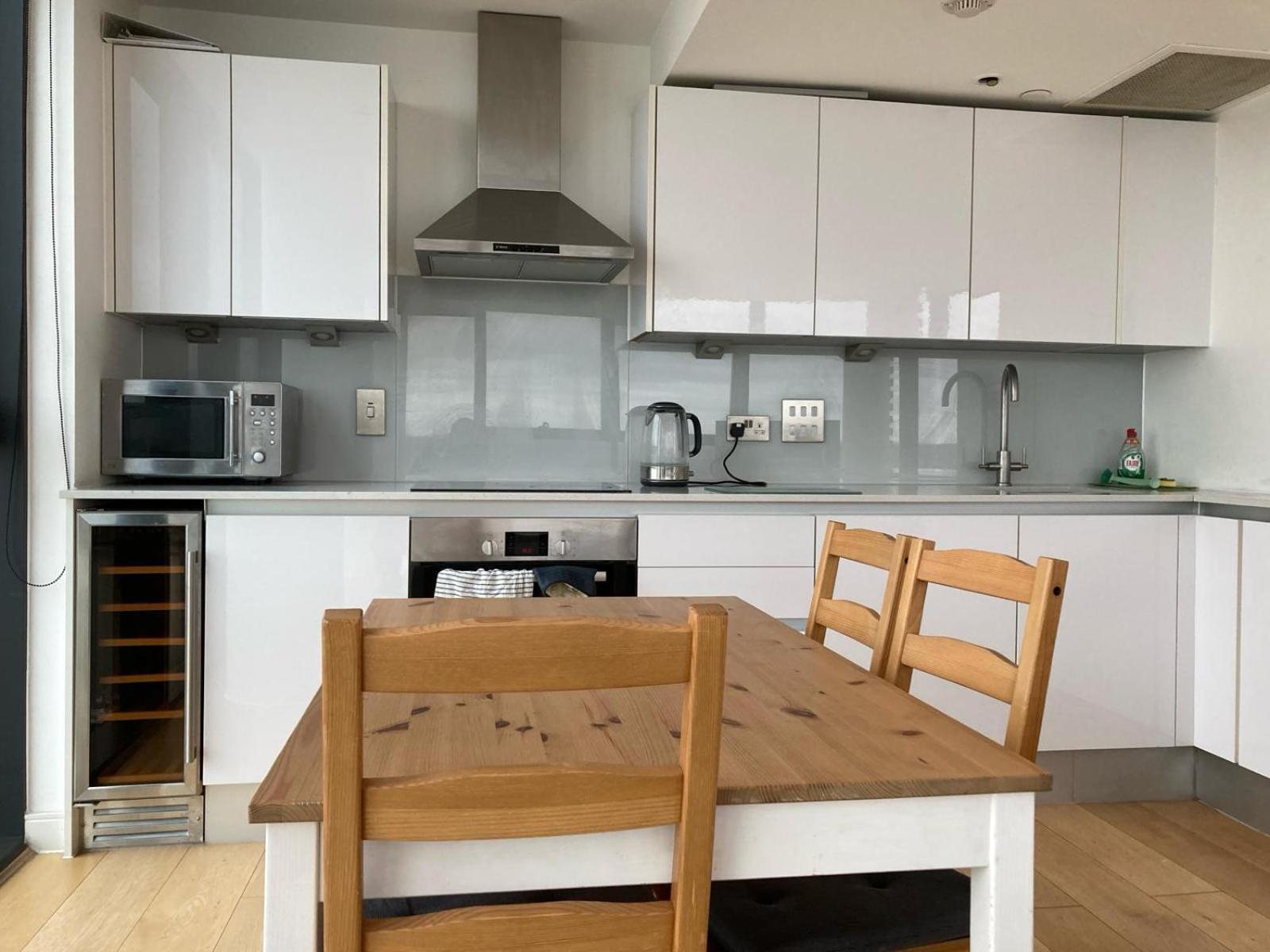 Stunning 3-bed 3-bath In